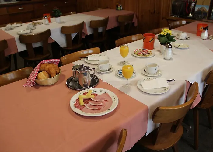 Hotel-restaurant Alpina אורחן
