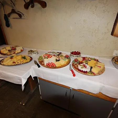 Hotel-restaurant Alpina Мини-отель 3*